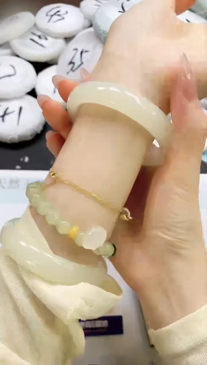 石英质玉手镯未镶嵌307-58