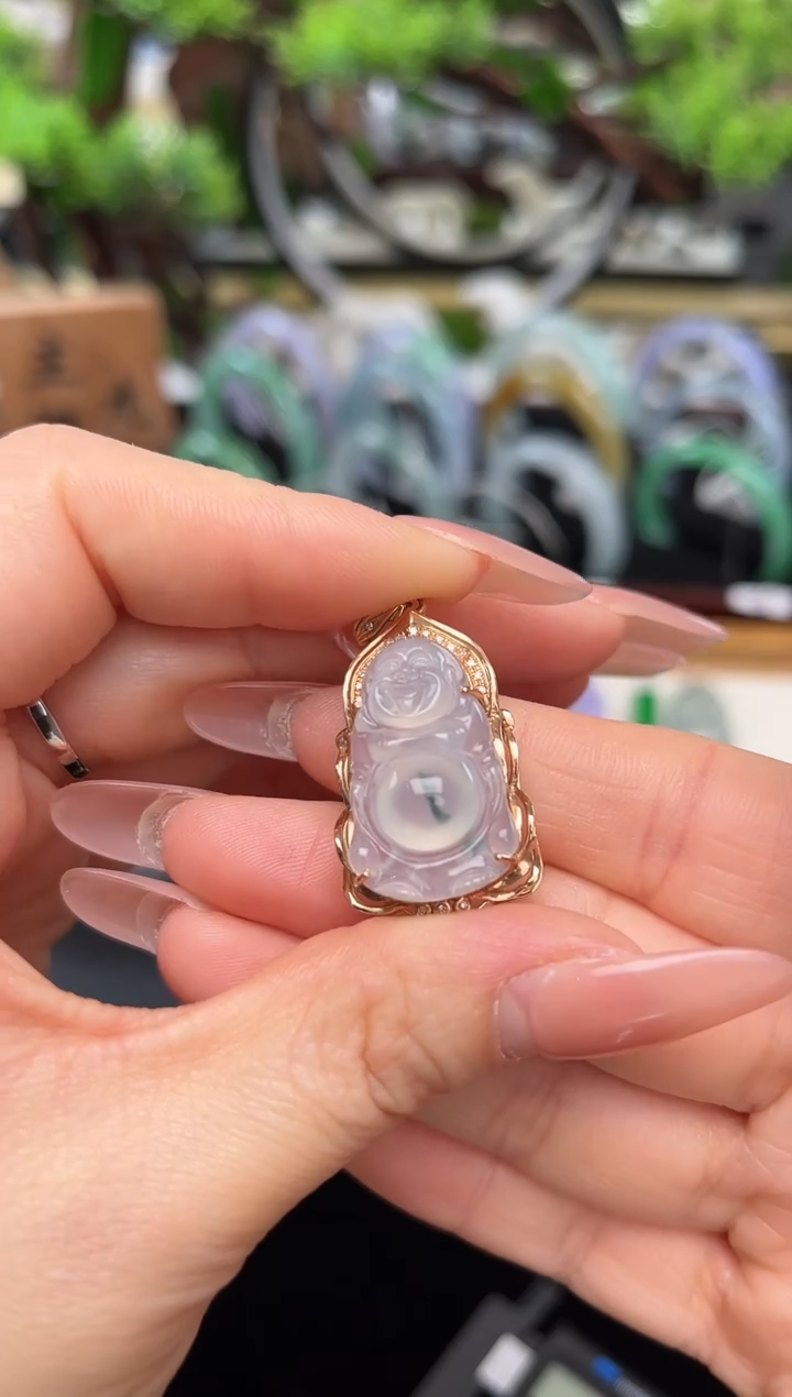 颈饰18K金镶嵌翡翠吊坠