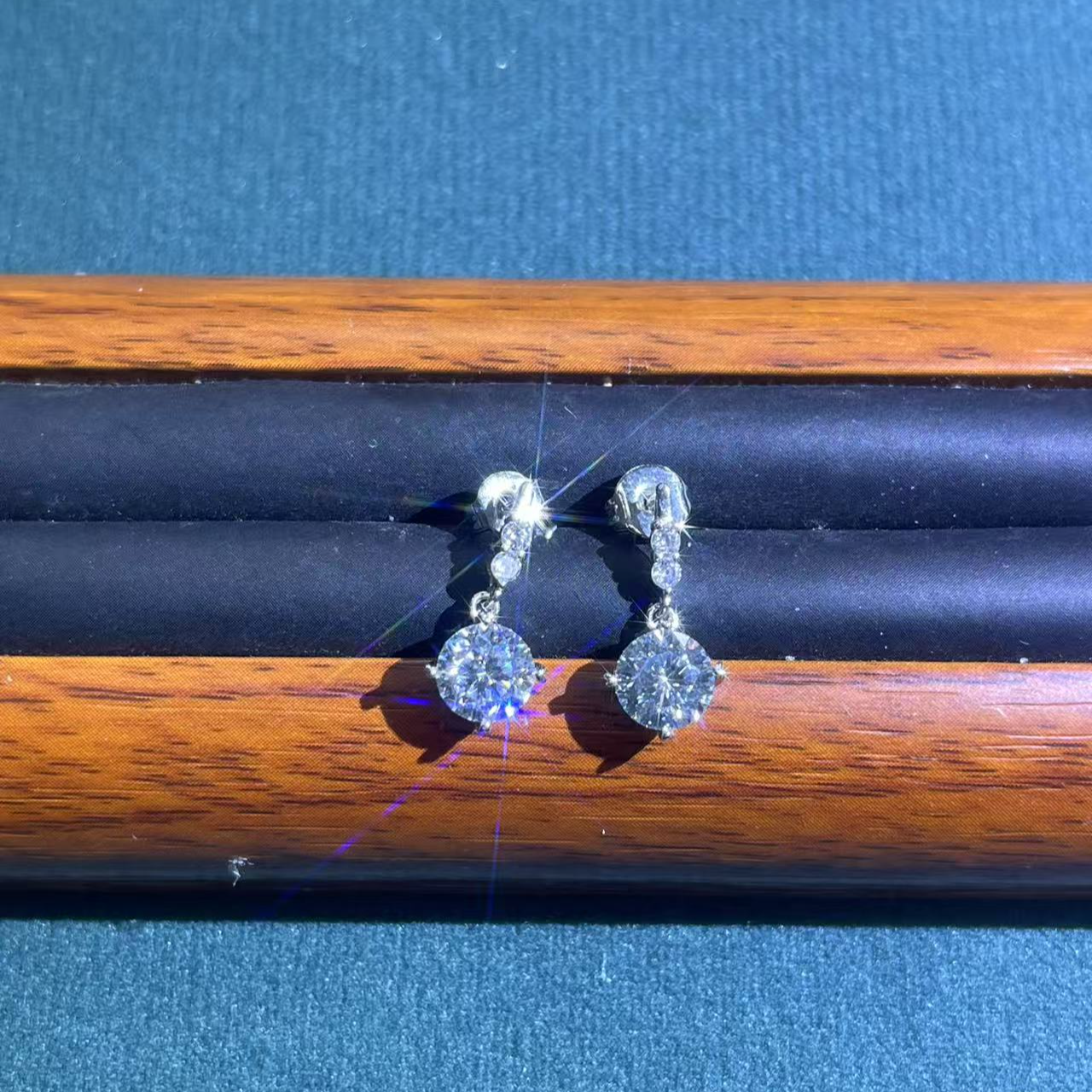 a200白色流苏四爪耳钉多样性发货