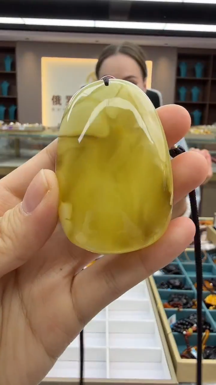 琥珀颈饰未镶嵌235秒拍号 假一罚三 