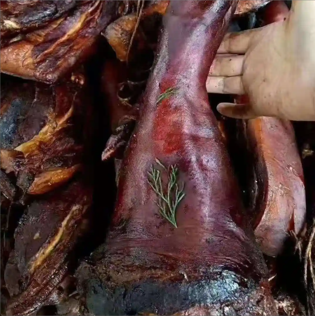 四川农村烟熏腊猪脚农家 柏树丫熏腊味后腿猪脚yh