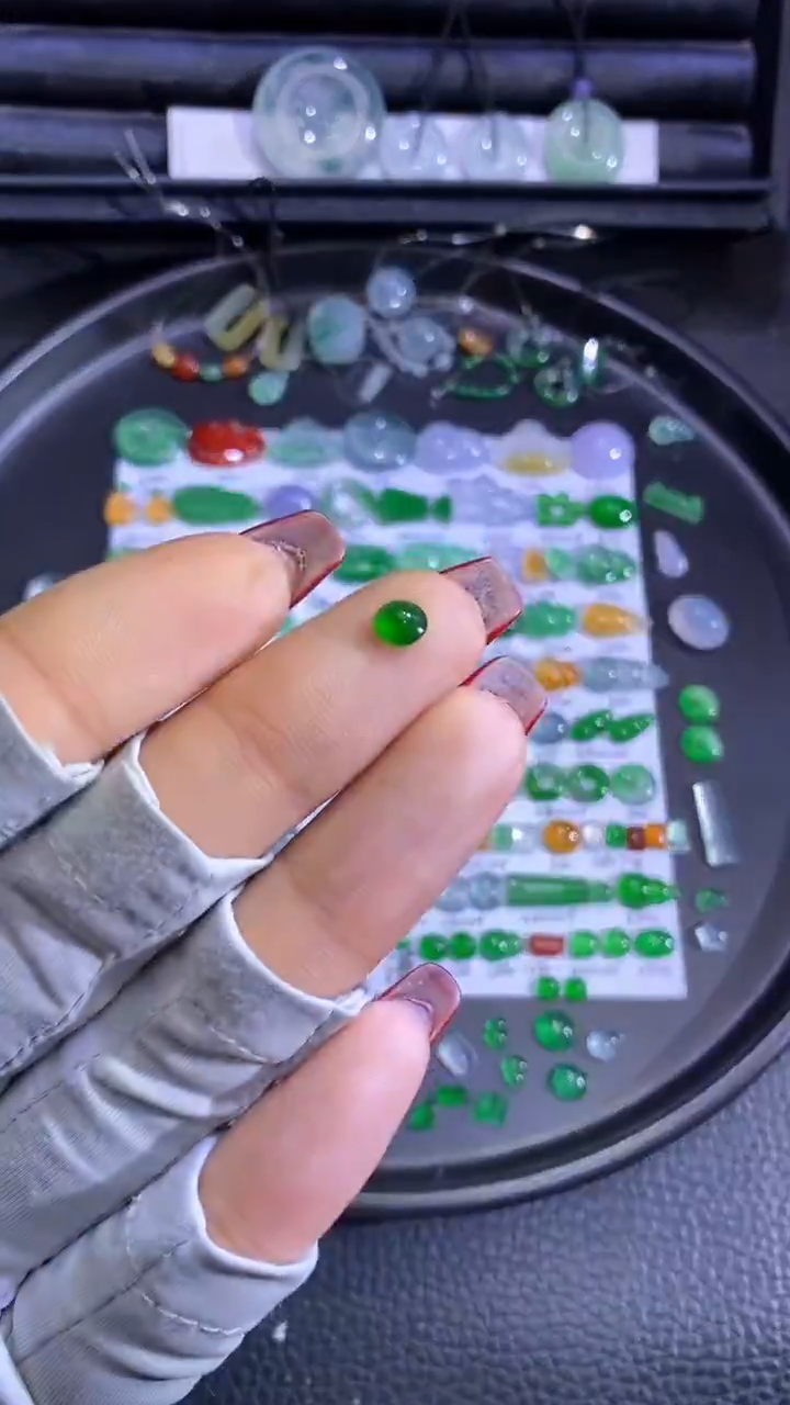 未镶嵌挂件翡翠蛋面