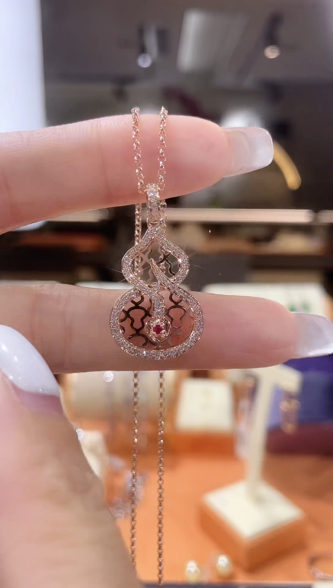 【闪购商品】钻石颈饰18K金镶嵌项链