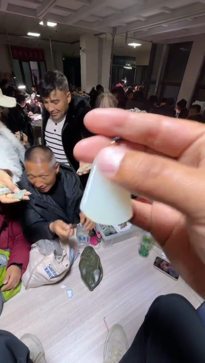未镶嵌和田玉（糖玉）挂件和田玉
