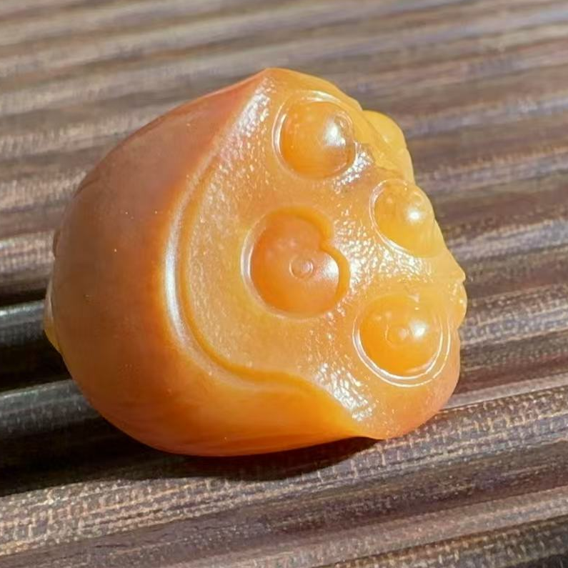 女款黄沁顶呱呱挂件