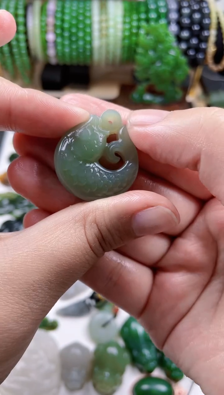 颈饰未镶嵌和田玉鱼