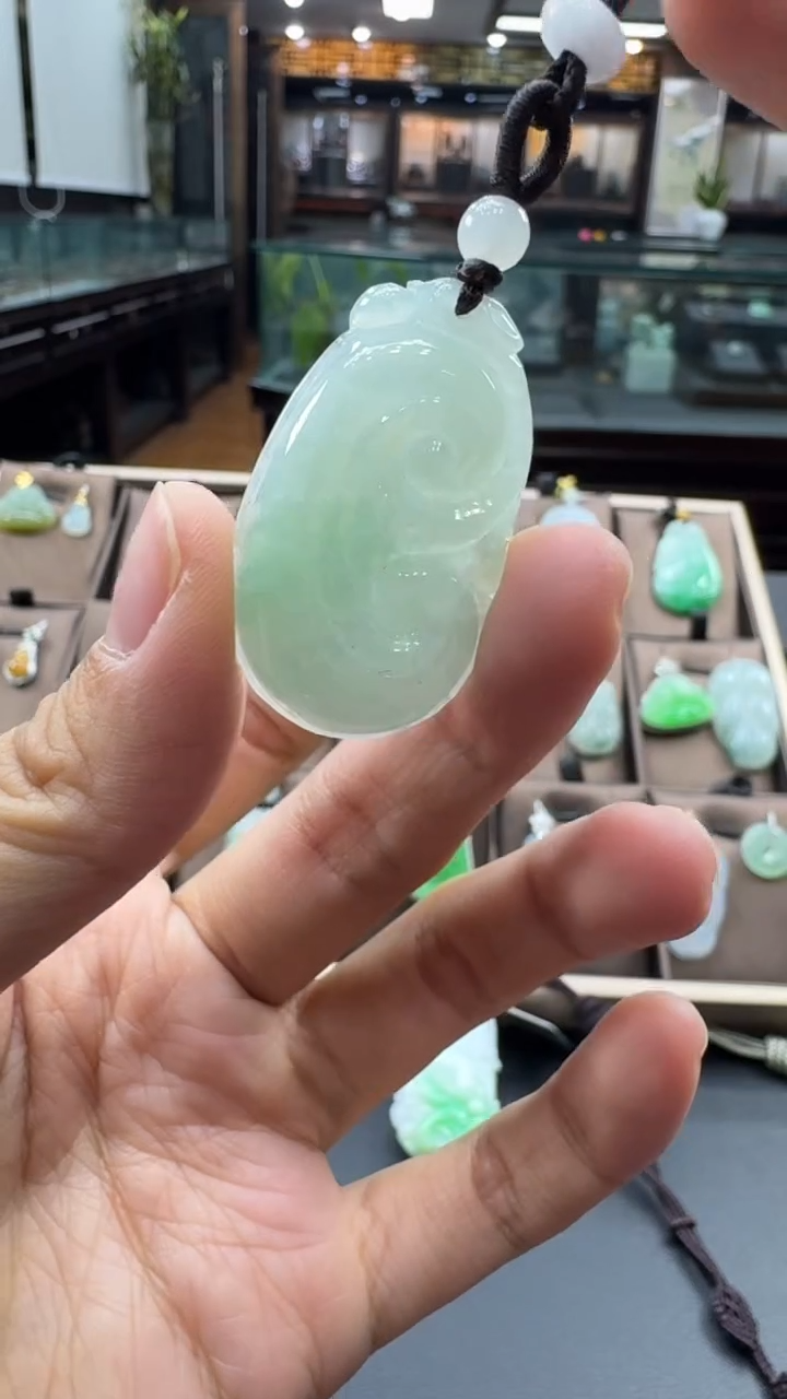 颈饰未镶嵌翡翠如意挂件