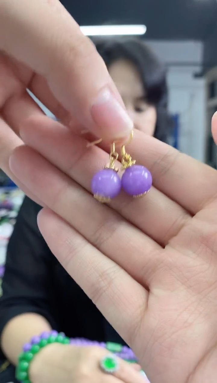 翡翠未镶嵌耳饰闪购链接未镶嵌多样性发其一，颜色微差