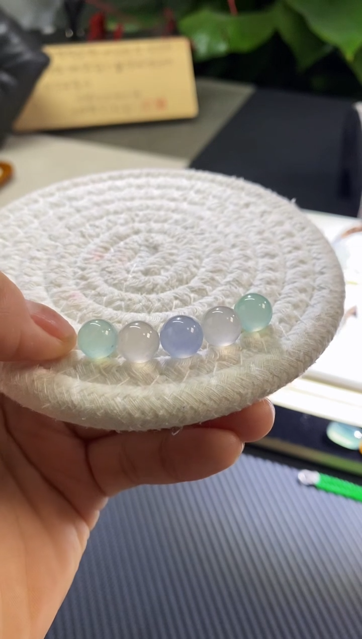 【闪购商品】翡翠挂件未镶嵌一手珠珠