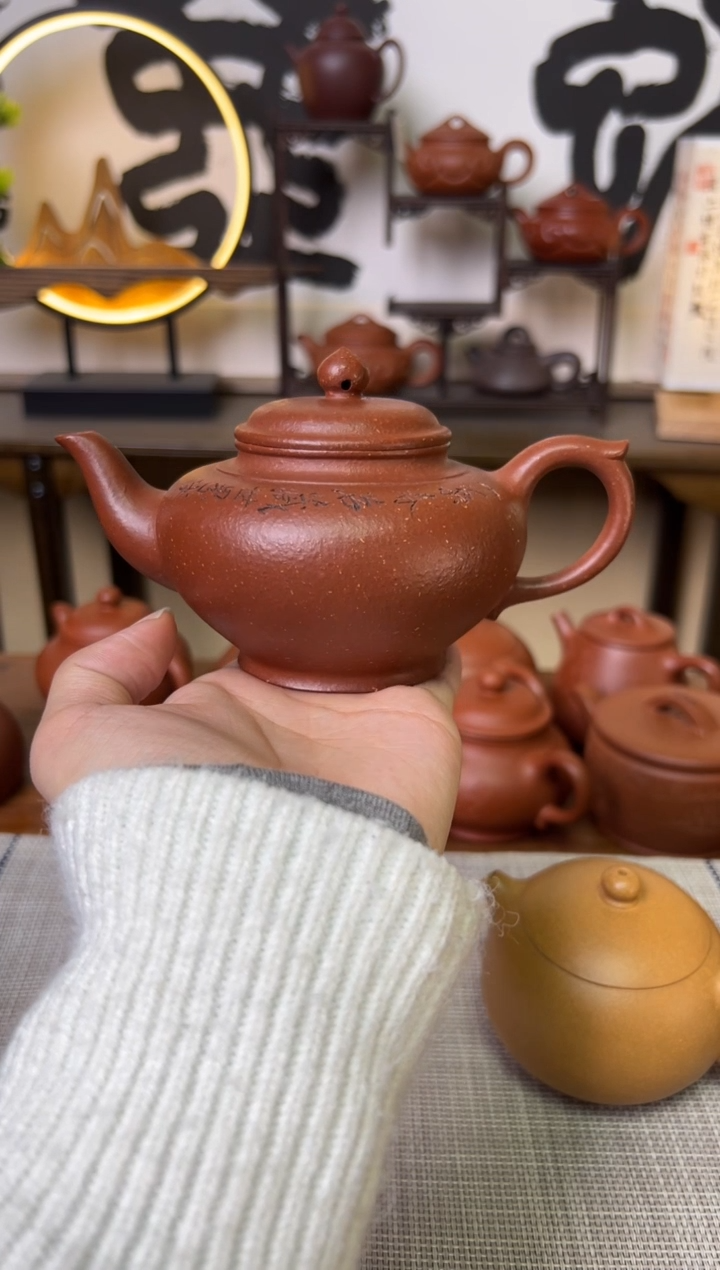 【闪购商品】段泥茶壶30目粗砂红降坡笑樱壶刻绘240CC