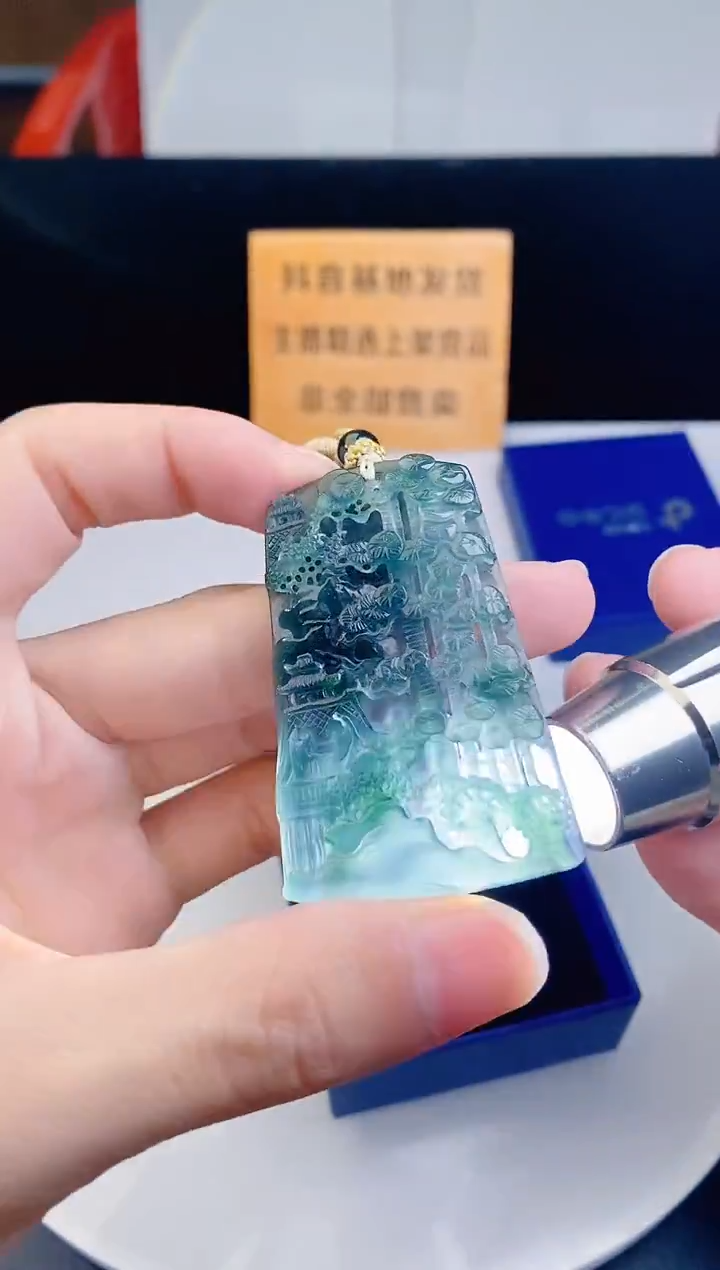 颈饰未镶嵌翡翠   