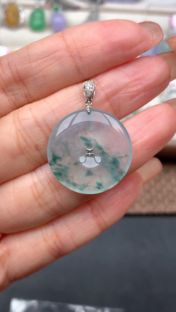 18K金镶嵌挂件翡翠1