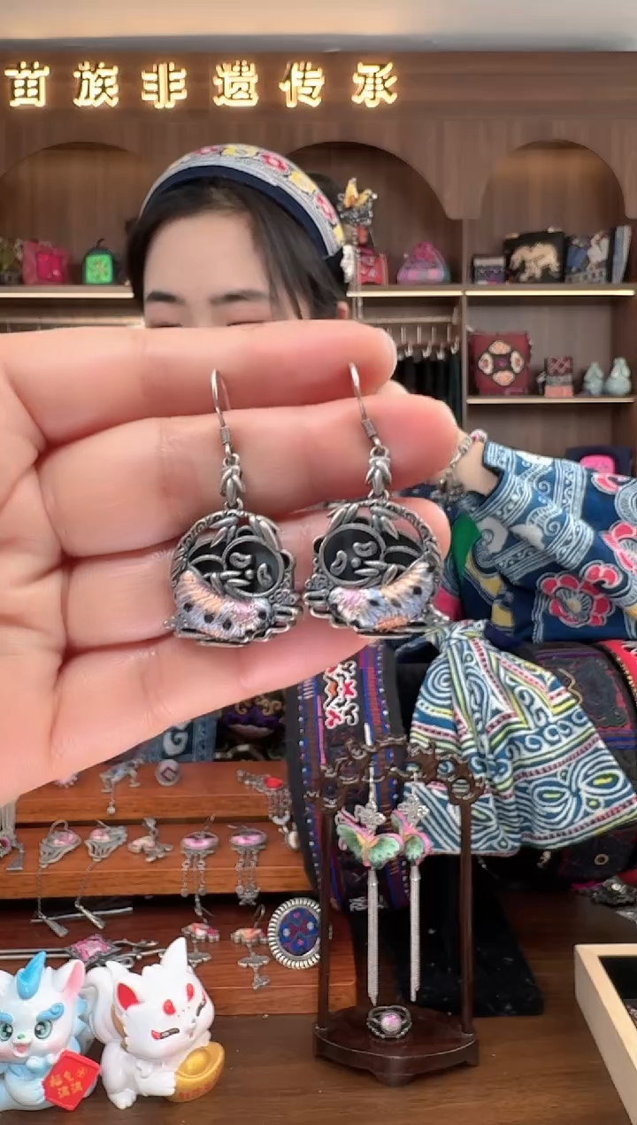 【闪购商品】织绣扶光苗绣传承188