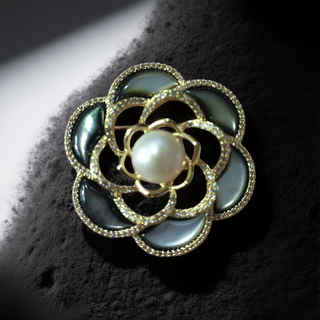 铜合金贝壳胸针 30976简约百搭气质优雅黑贝山茶花胸针轻奢高档