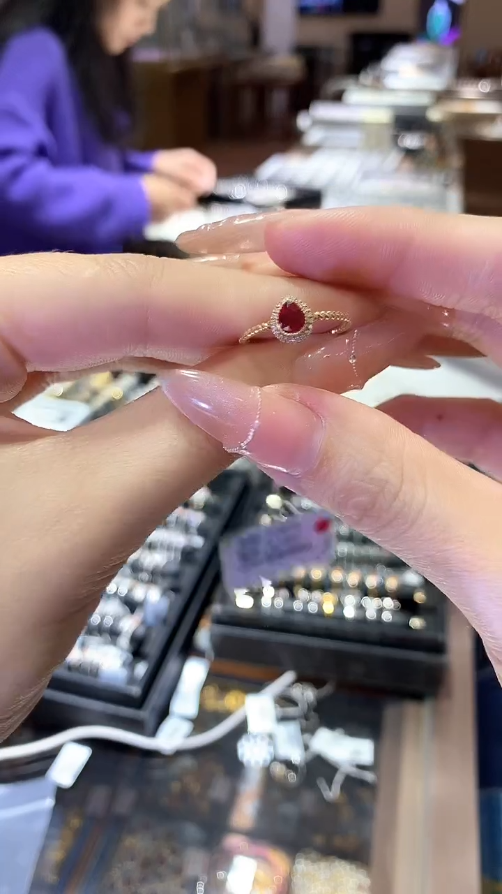 【闪购商品】红宝石戒指18K金镶嵌红宝石戒指