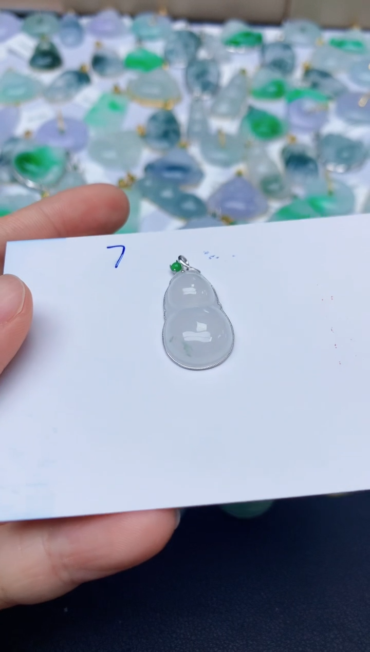 【闪购商品】翡翠颈饰18K金镶嵌天然翡翠A货    