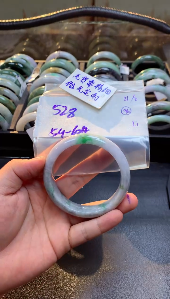【闪购商品】定制翡翠未镶嵌手镯毛货需精细抛光+多人+528元