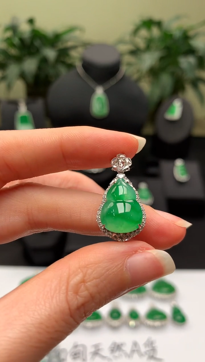 【闪购商品】翡翠颈饰18K金镶嵌葫芦