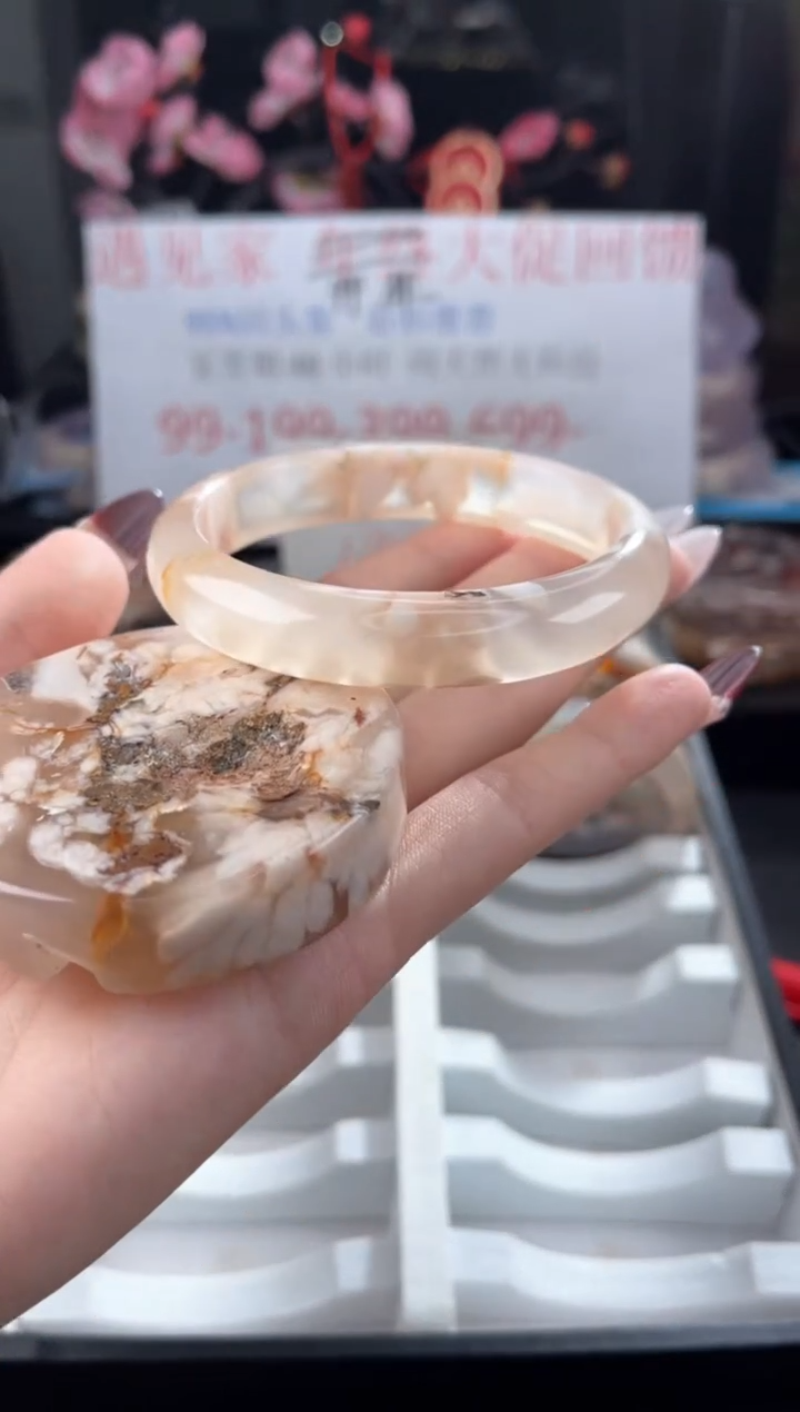 【闪购商品】石英质玉手镯未镶嵌62