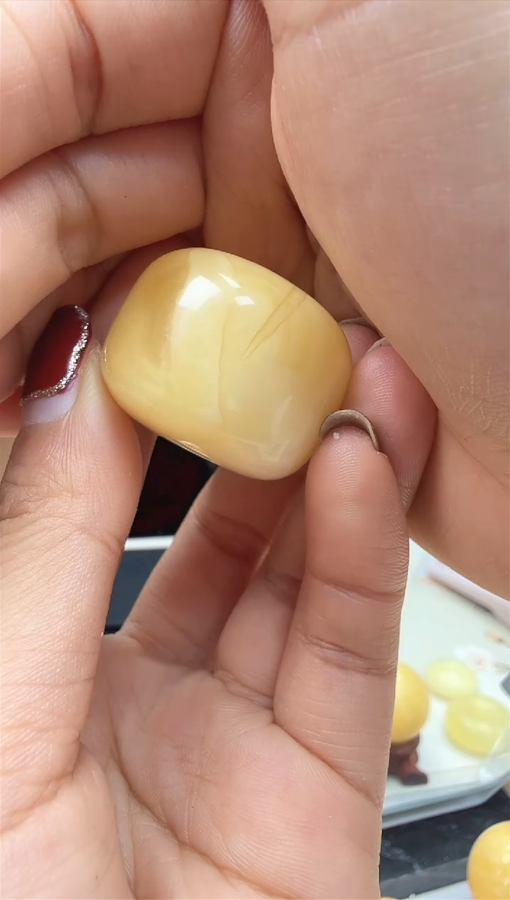 【闪购商品】琥珀裸石未镶嵌墩子