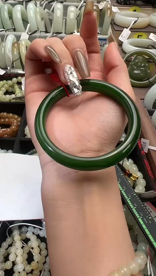 【闪购商品】和田玉手镯未镶嵌俄料碧玉手镯52+/32.8克