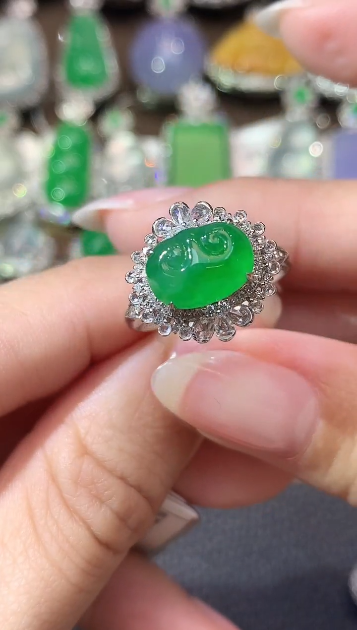 吊坠(不含链)18K金镶嵌翡翠C35