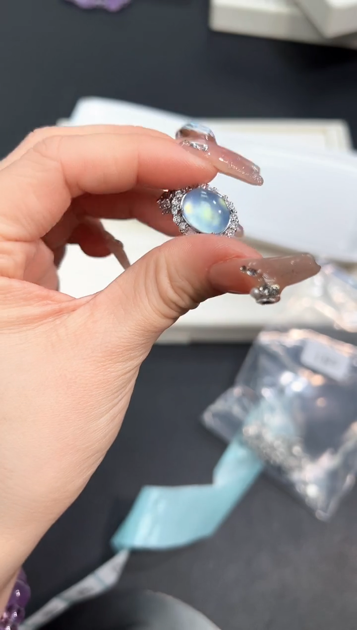 【闪购商品】水晶手串未镶嵌82s多样性发其一