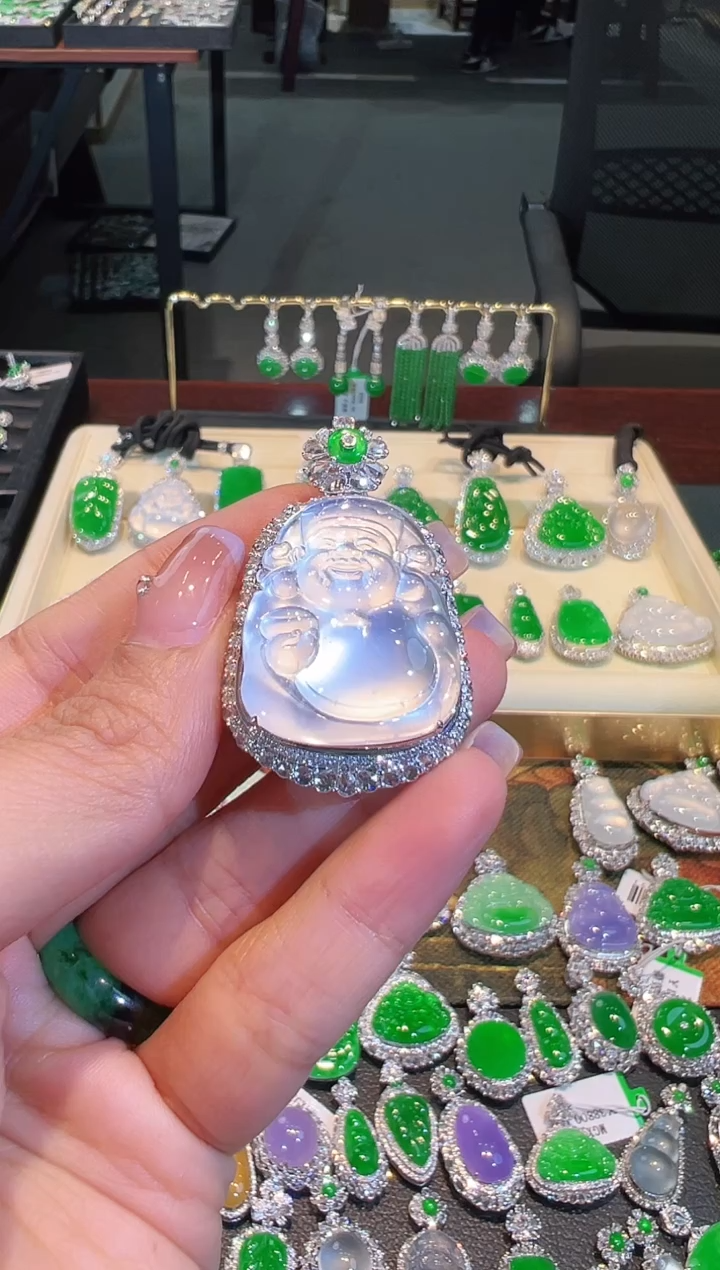 【闪购商品】翡翠吊坠(不含链)18K金镶嵌翡翠