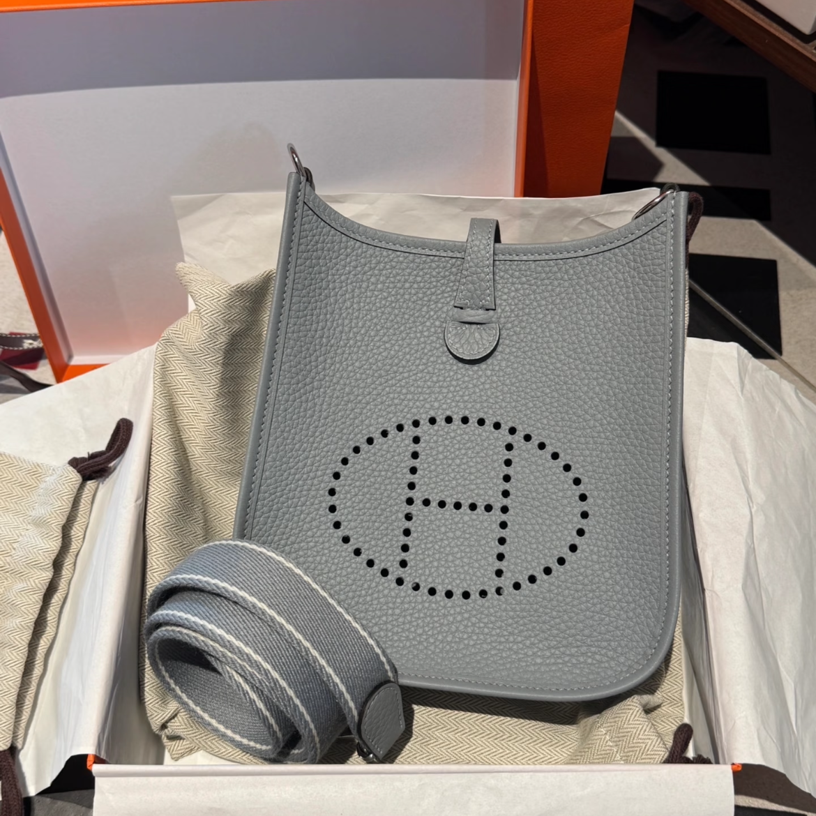 99新 Hermes/爱马仕 mini伊芙琳单肩包/木偶灰K刻/251201HXY2L01