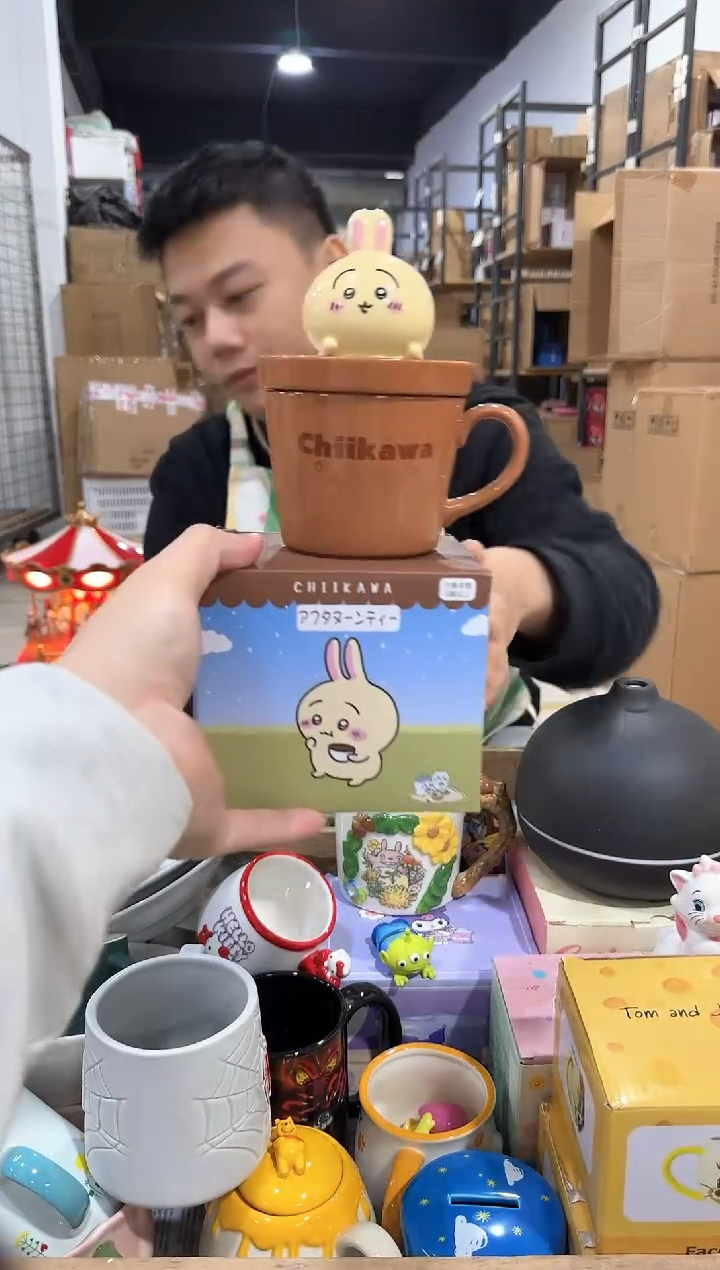 瓷片原盒乌萨奇带盖杯