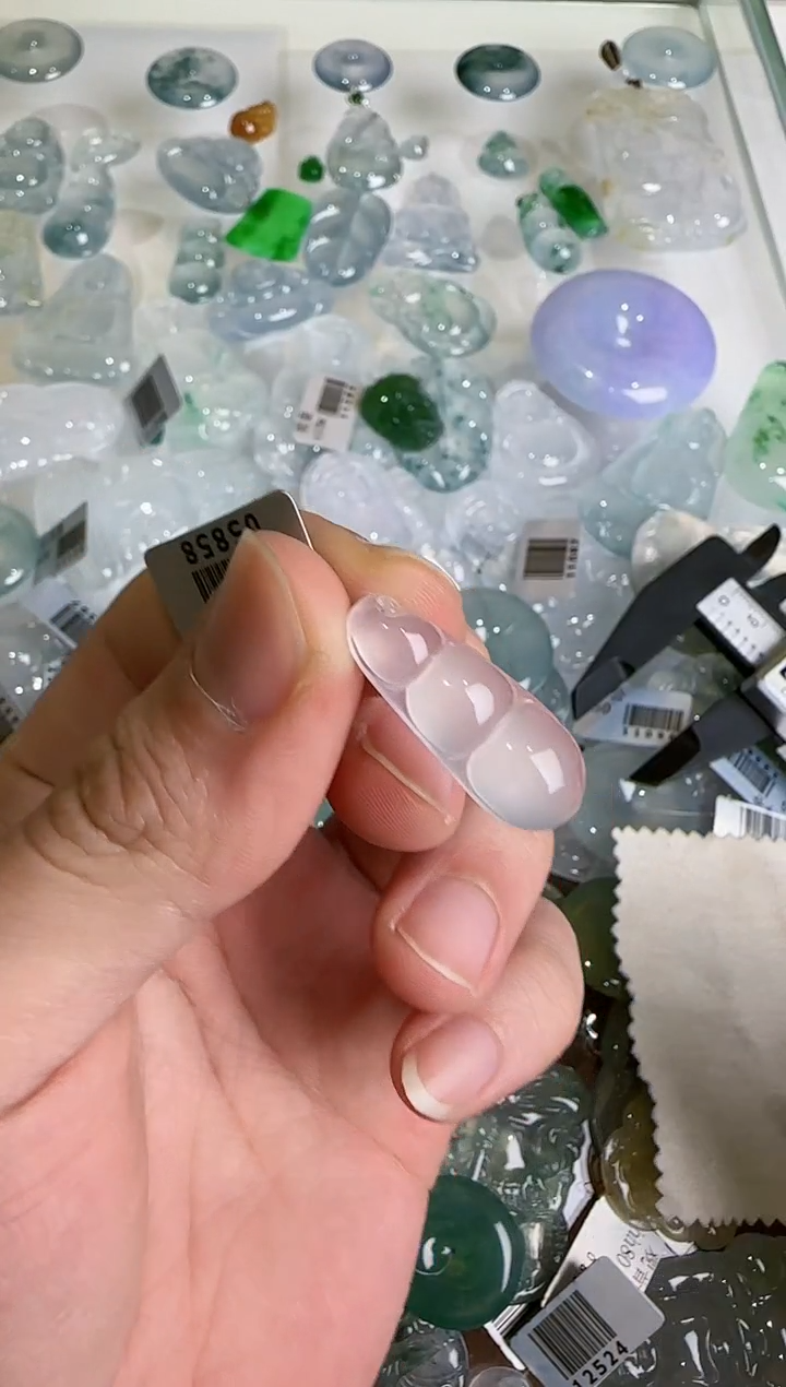 【闪购商品】翡翠吊坠(不含链)未镶嵌    