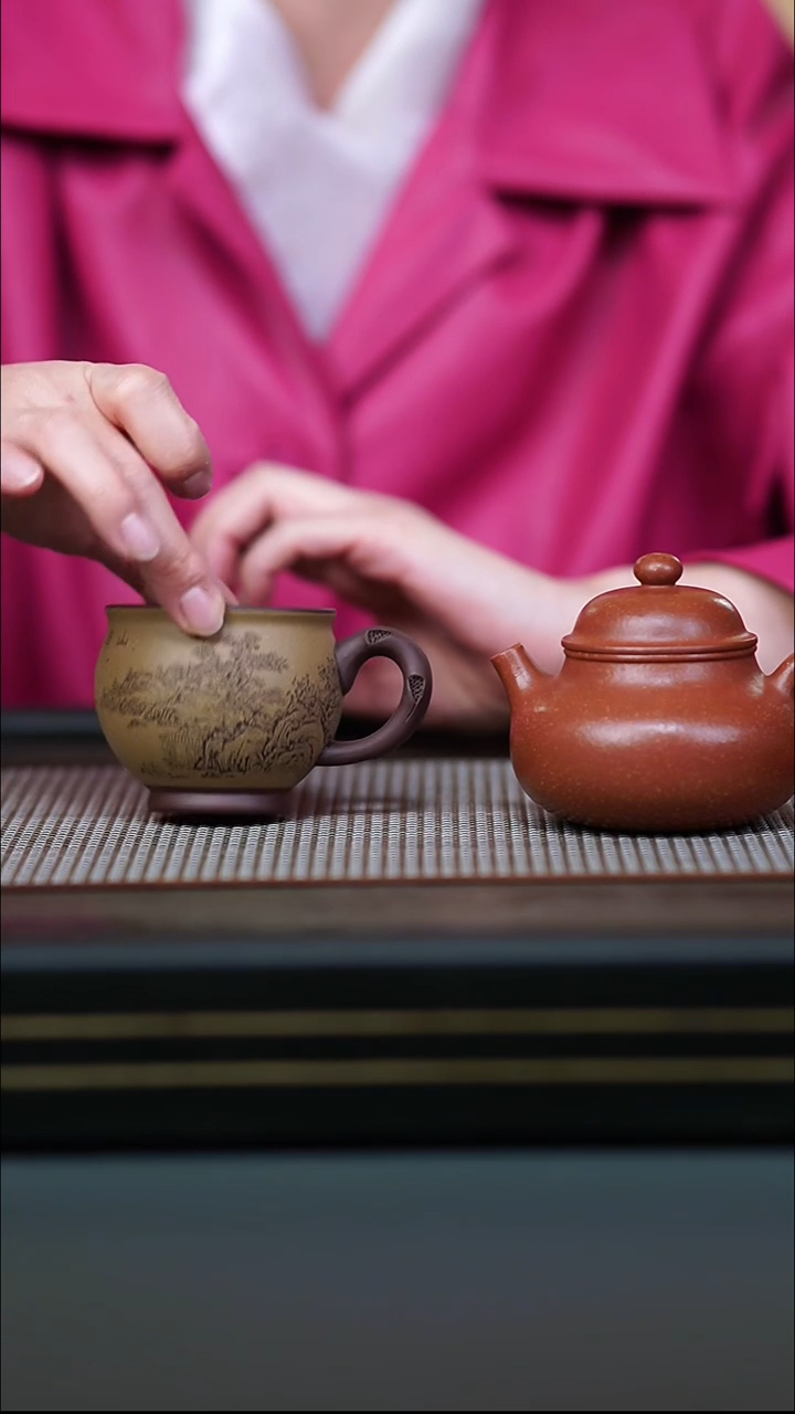 茶壶紫砂全手血降坡容天180cc+粉浆山居图把手主人杯