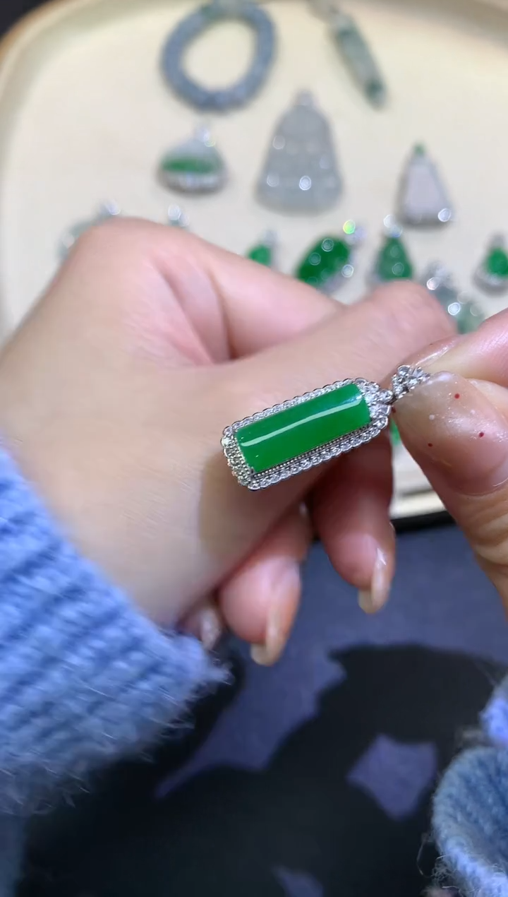 【闪购商品】翡翠吊坠(不含链)18K金镶嵌吊坠A350|9800