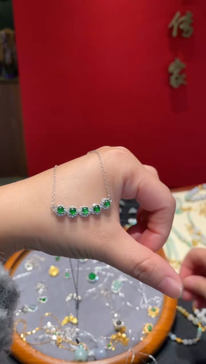 颈饰银S925镶嵌翡翠微笑