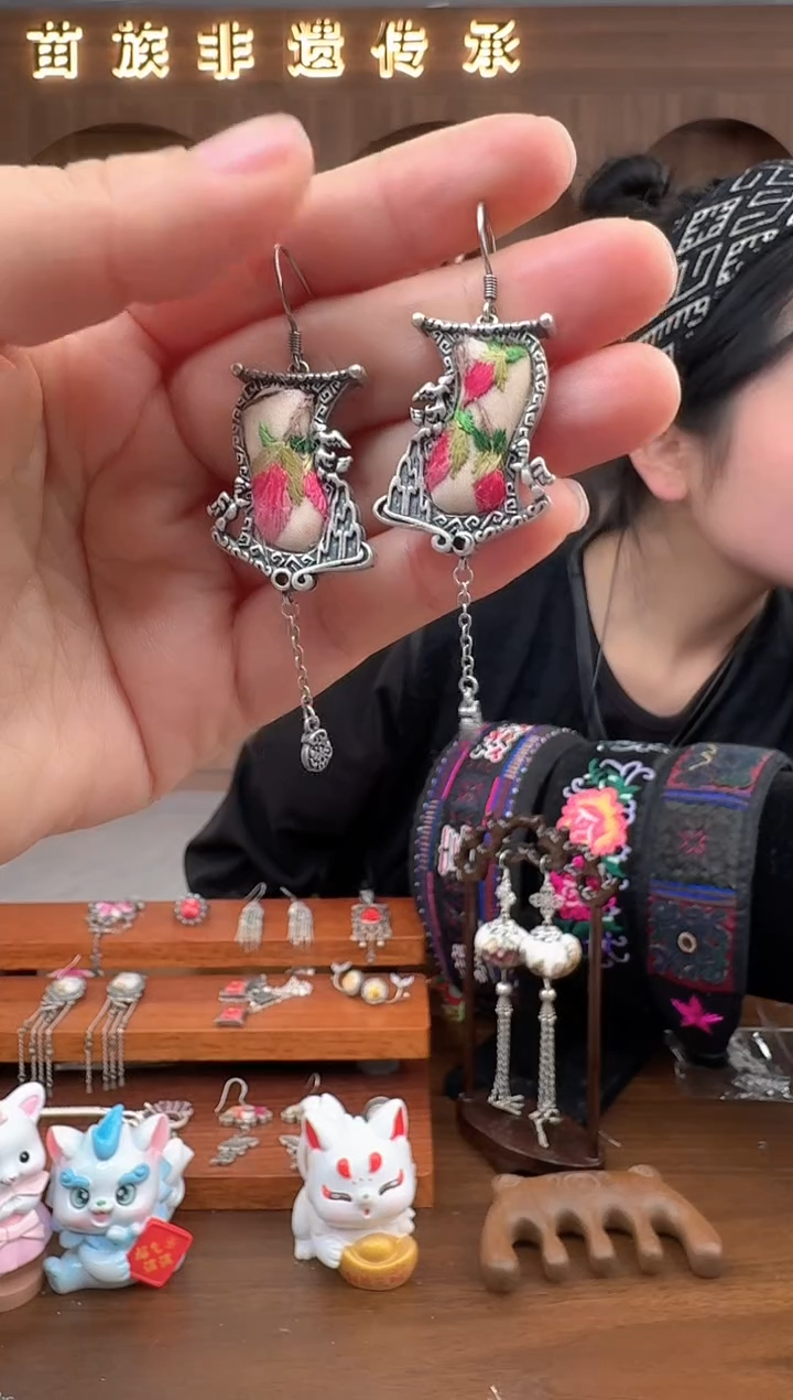【闪购商品】织绣扶光苗绣传承125