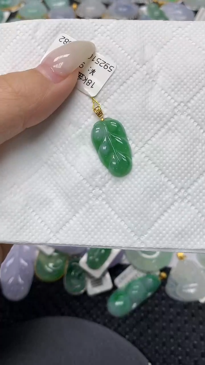 颈饰18K金镶嵌翡翠11111111111