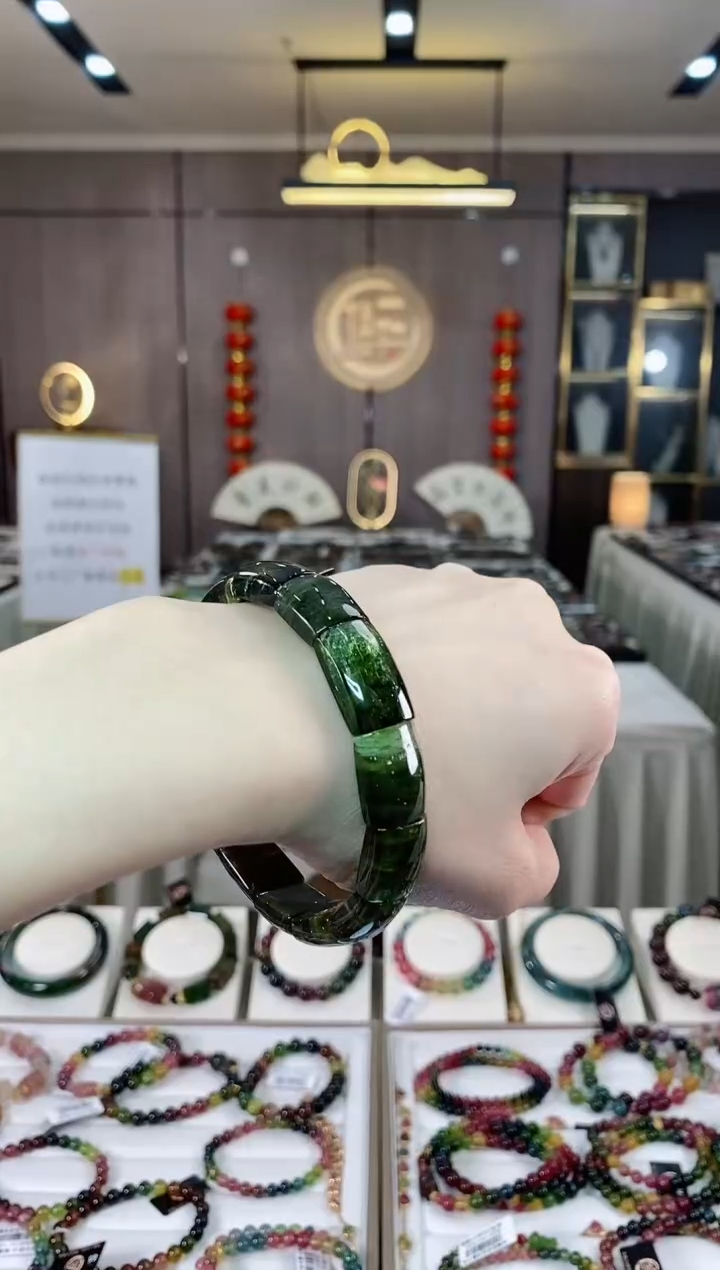 【闪购商品】碧玺碧玺镯牌未镶嵌一物一证dan