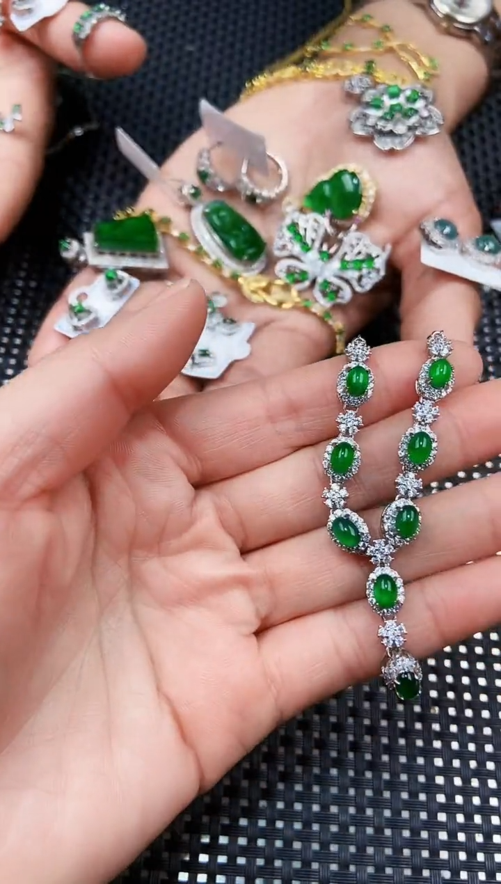 【闪购商品】翡翠颈饰未镶嵌111111111