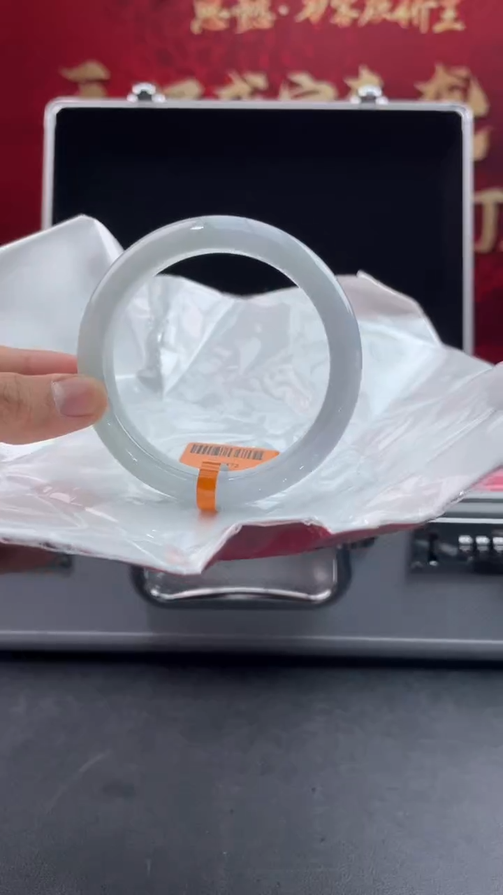 【闪购商品】翡翠手镯未镶嵌18翡翠手镯