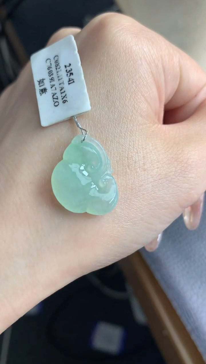 定制翡翠未镶嵌如意