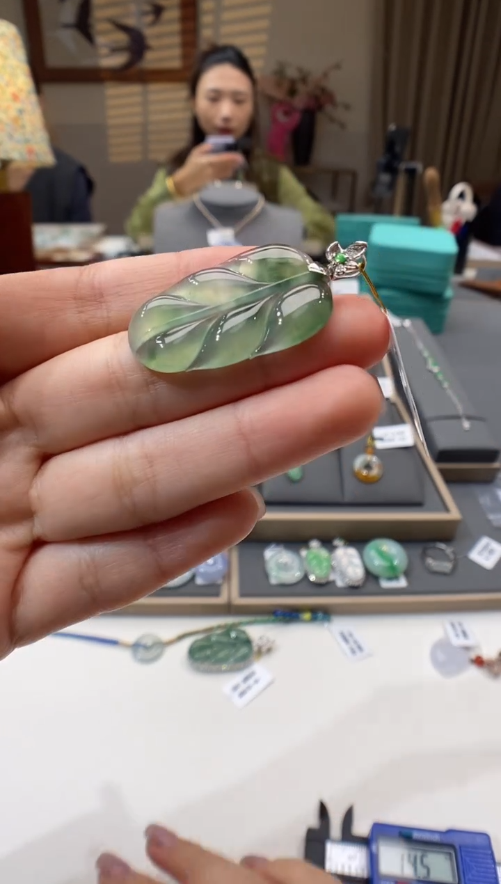 【闪购商品】翡翠颈饰18K金镶嵌叶子