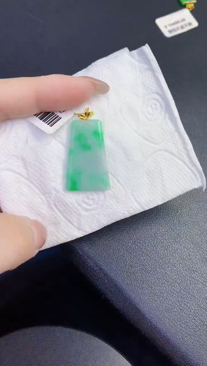 颈饰18K金镶嵌翡翠缅甸天然翡翠A货