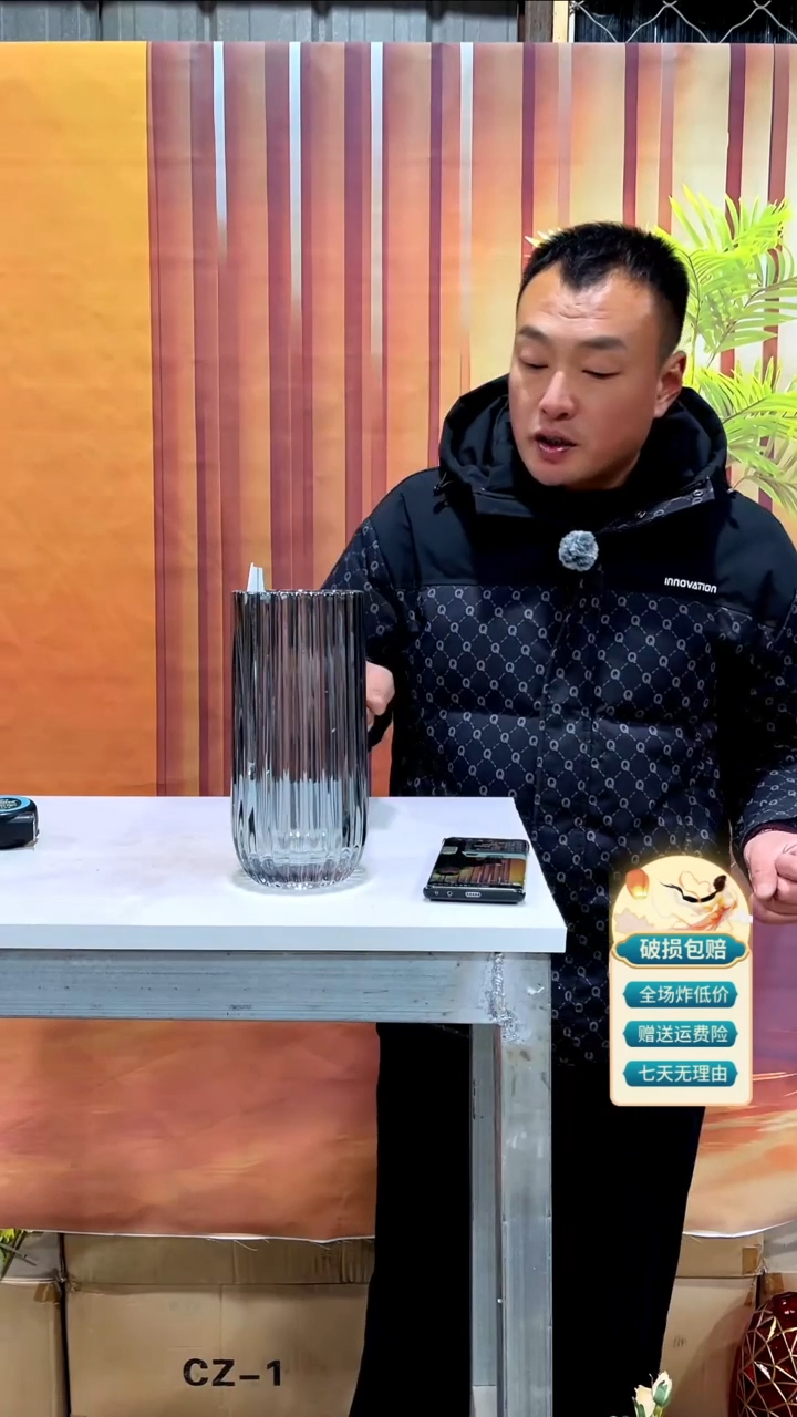 【闪购商品】玻璃106烟灰色竖条纹厚重款花瓶23高