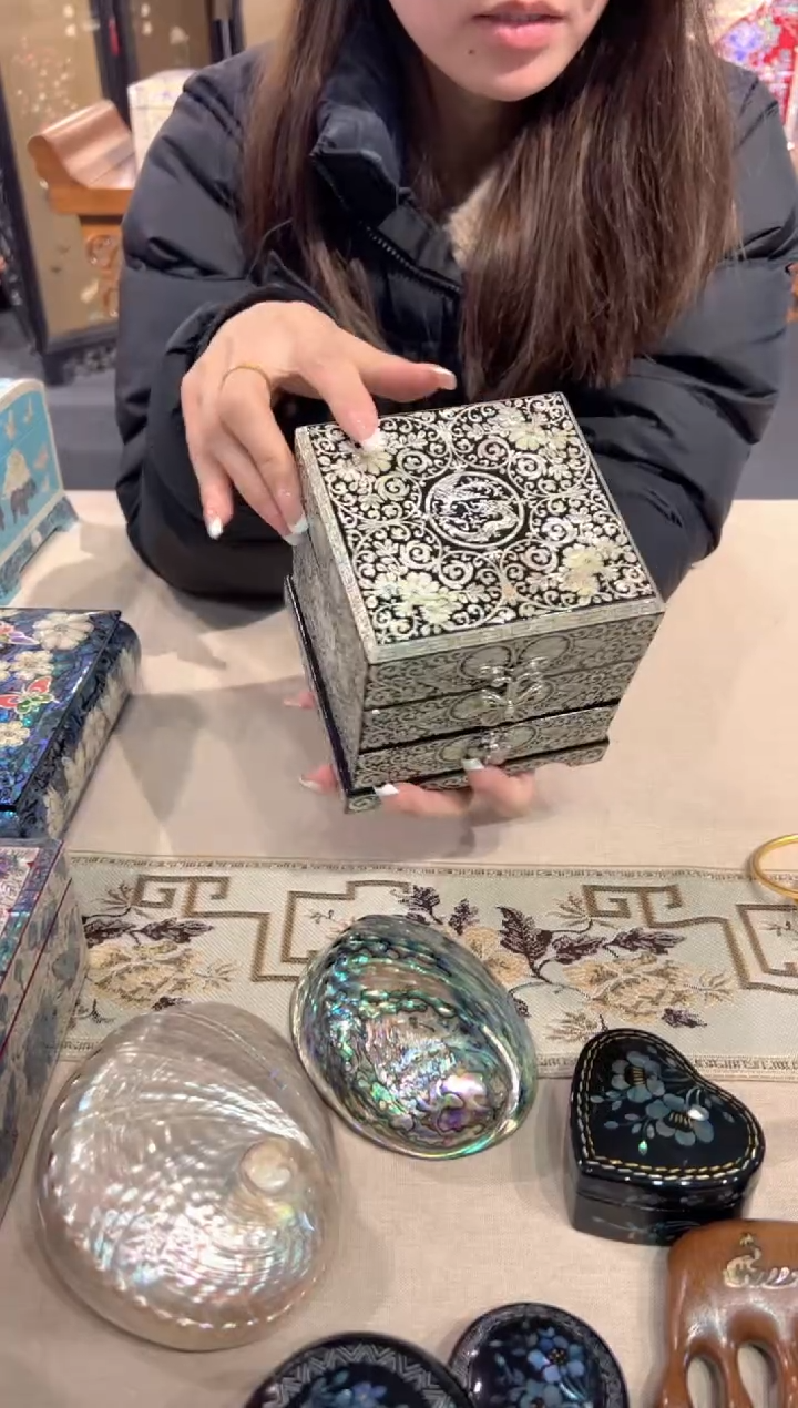 【闪购商品】龙凤黑底·弘贝雅螺钿漆器文化馆