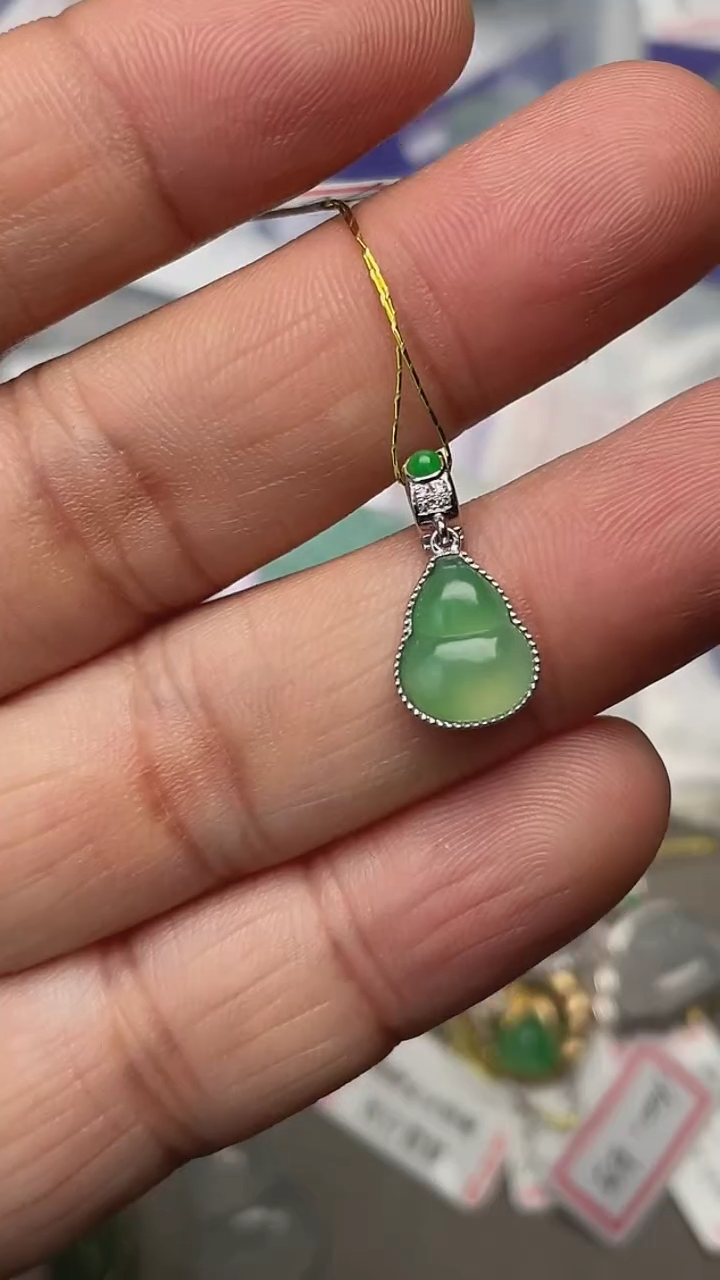 【闪购商品】翡翠吊坠(不含链)18K金镶嵌天然缅甸翡翠A货(不含链)