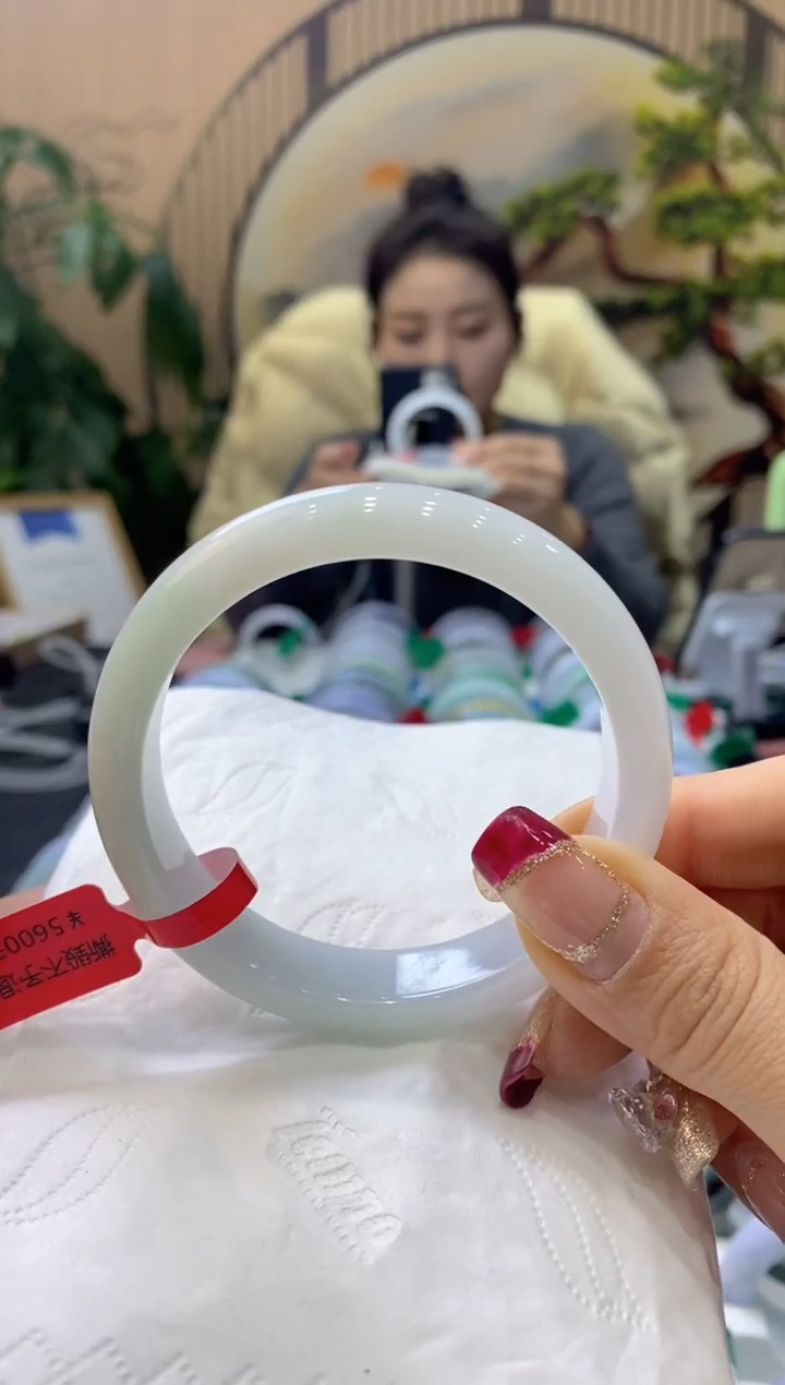 【闪购商品】翡翠手镯未镶嵌99918947