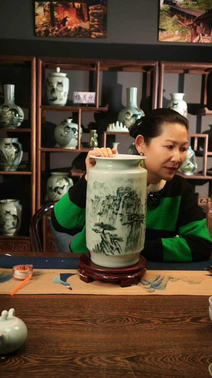 【闪购商品】釉中彩 山水画 折口瓶B