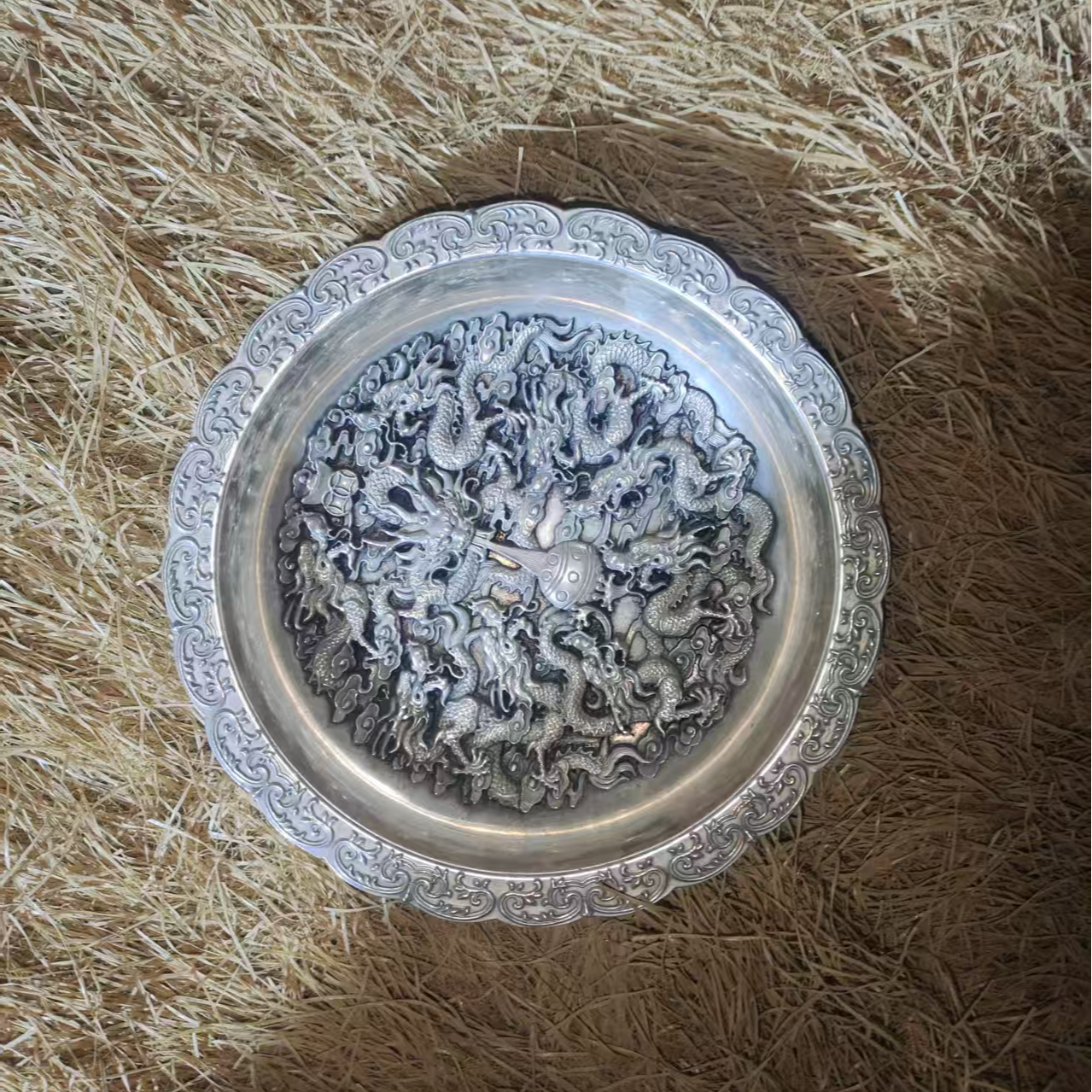 1个银色最大龙凤盘子摆件链接