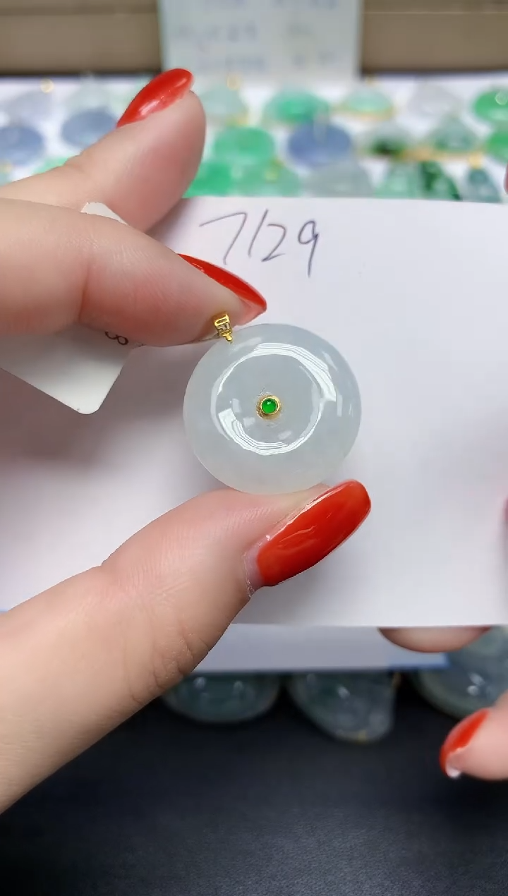 颈饰18K金镶嵌翡翠天然缅甸翡翠A货翡翠百元以上9元证书费自理