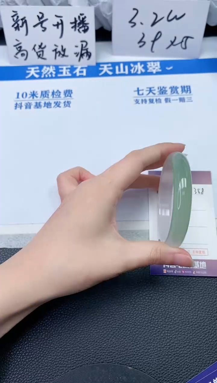 【闪购商品】石英质玉手镯未镶嵌Q358